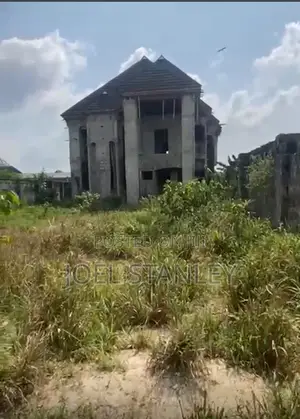 5bdrm Duplex in Delta State for sale