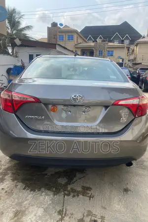 Toyota Corolla LE (1.8L 4cyl 2A) 2018 Gray