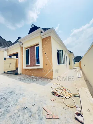 4bdrm Bungalow in Ile Tuntun Estate, Jericho for sale