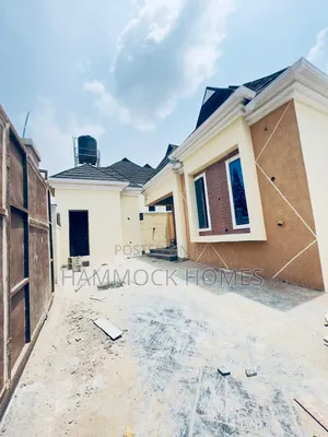 4bdrm Bungalow in Ile Tuntun Estate, Jericho for sale