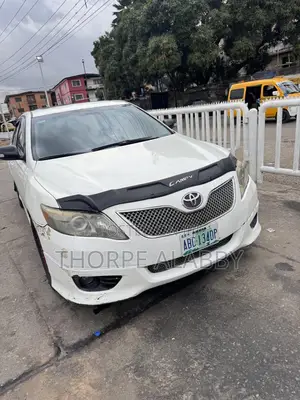 Toyota Camry 2.4 SE Automatic 2008 White