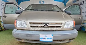 Toyota Sienna 1999 Gold