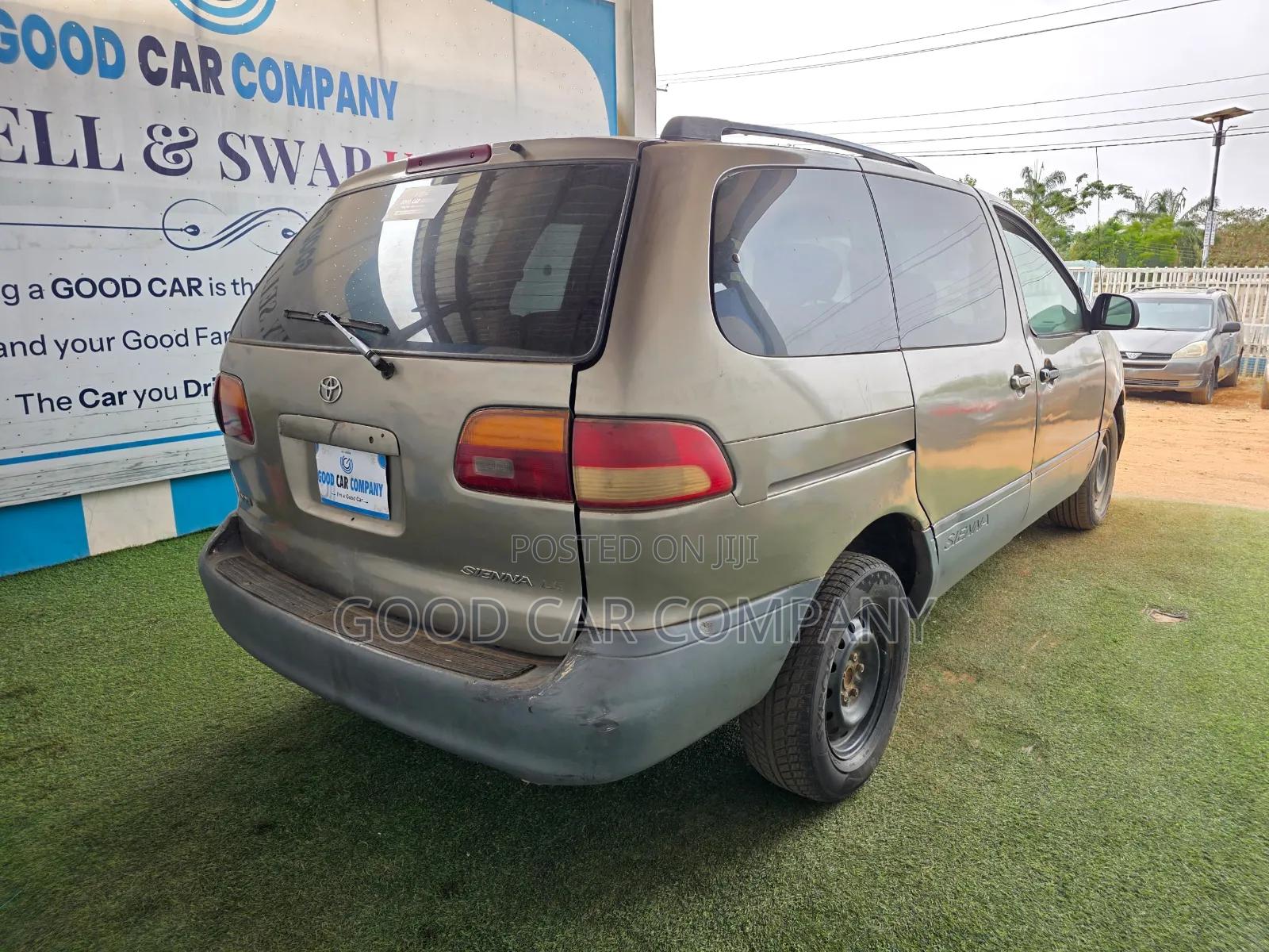 Toyota Sienna 1999 Gold