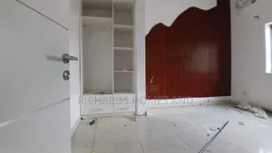 3bdrm Block of Flats in U3 Estate, Lekki Phase 1 for rent