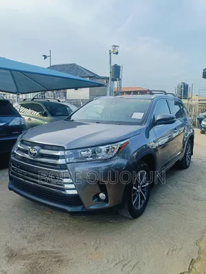 Toyota Highlander XLE 4x4 V6 (3.5L 6cyl 8A) 2018 Gray