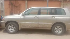 Toyota Highlander Base AWD 2004 Gold