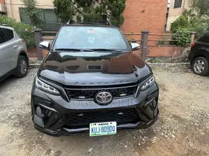 Toyota Fortuner 2023 Black