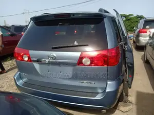 Toyota Sienna 2007 Blue