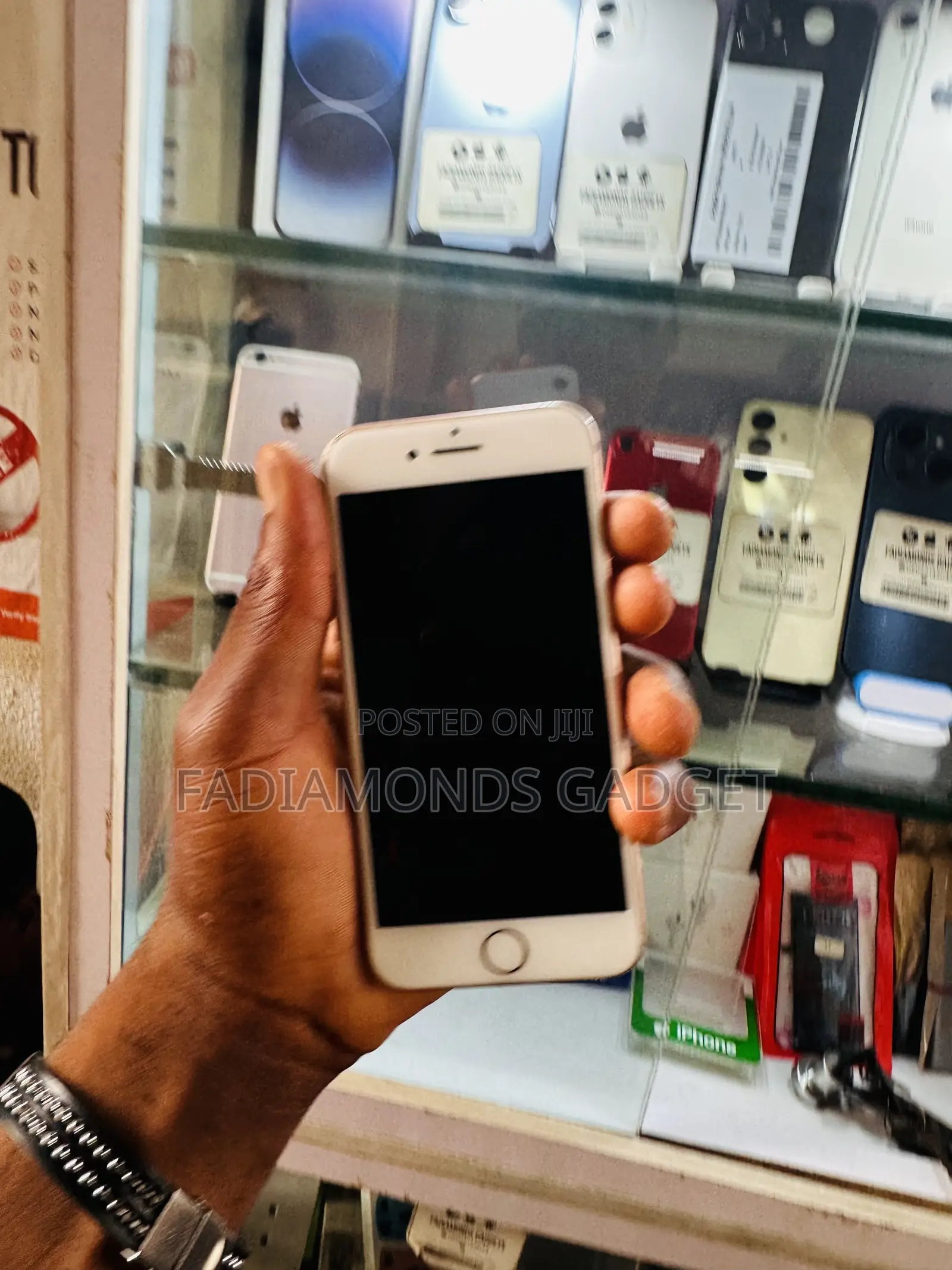 New Apple iPhone 8 64 GB Gold
