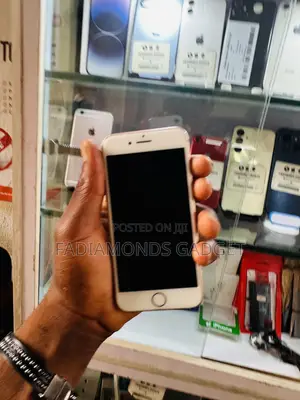 New Apple iPhone 8 64 GB Gold