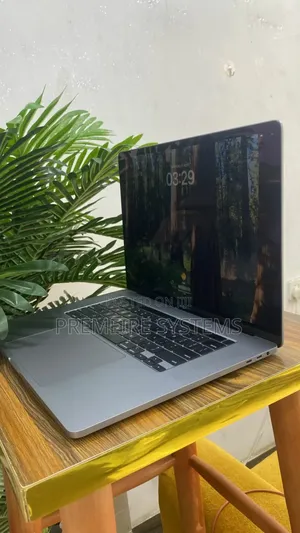 Laptop Apple MacBook Pro 2020 16GB Intel Core i3 SSD 512GB