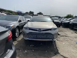 Toyota Avalon Limited 4dr Sedan (3.5L 6cyl 6A) 2014 Gold