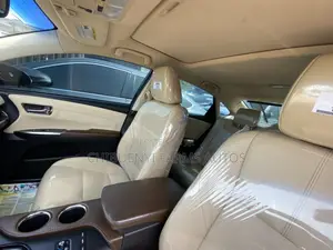 Toyota Avalon Limited 4dr Sedan (3.5L 6cyl 6A) 2014 Gold