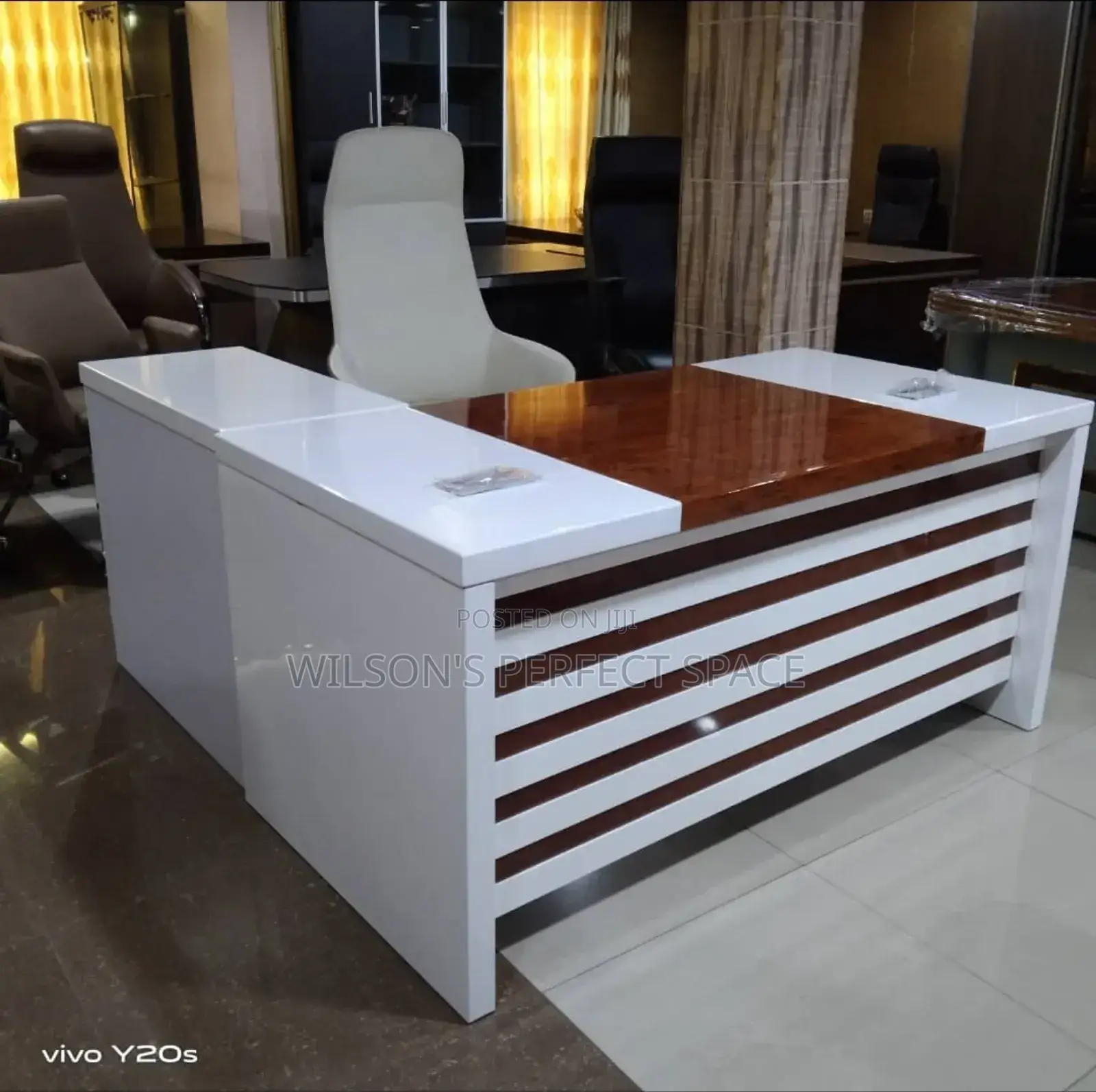 Exclusive 1.6 Meter Executive Office Desk With Side Table