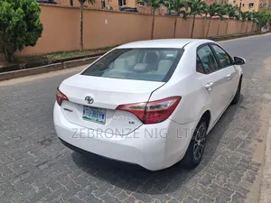 Toyota Corolla LE 4dr Sedan (1.8L 4cyl CVT) 2015 White