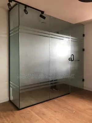 Frameless Office Partition