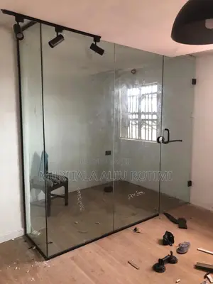 Frameless Office Partition