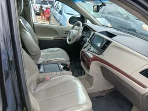 Toyota Sienna XLE 7 Passenger 2012 Black