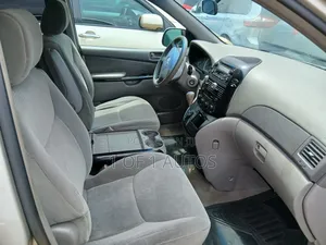 Toyota Sienna LE AWD (3.3L V6 5A) 2004 Silver