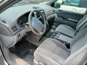 Toyota Sienna LE AWD (3.3L V6 5A) 2004 Silver