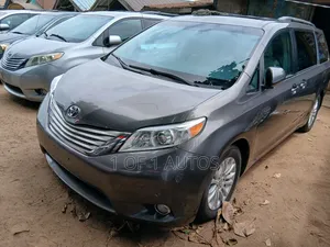 Toyota Sienna XLE 7 Passenger Mobility 2011 Gray