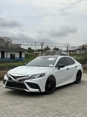 Toyota Camry XLE V6 2023 White