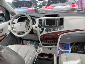 Toyota Sienna XLE 7 Passenger Mobility 2011 Gray