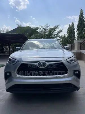 Toyota Highlander XLE 2021 Silver
