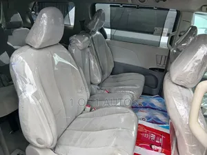 Toyota Sienna LE 7 Passenger 2011 Silver