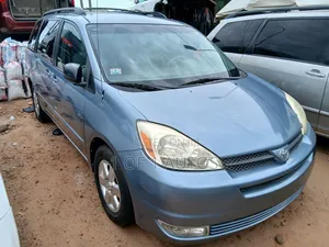 Toyota Sienna LE AWD (3.3L V6 5A) 2004 Blue