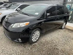 Toyota Sienna XLE Premium 7 Passenger (3.5L 6cyl 8A) 2017 Black