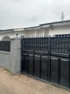 3bdrm Bungalow in Onwukwe Close, Obio-Akpor for sale