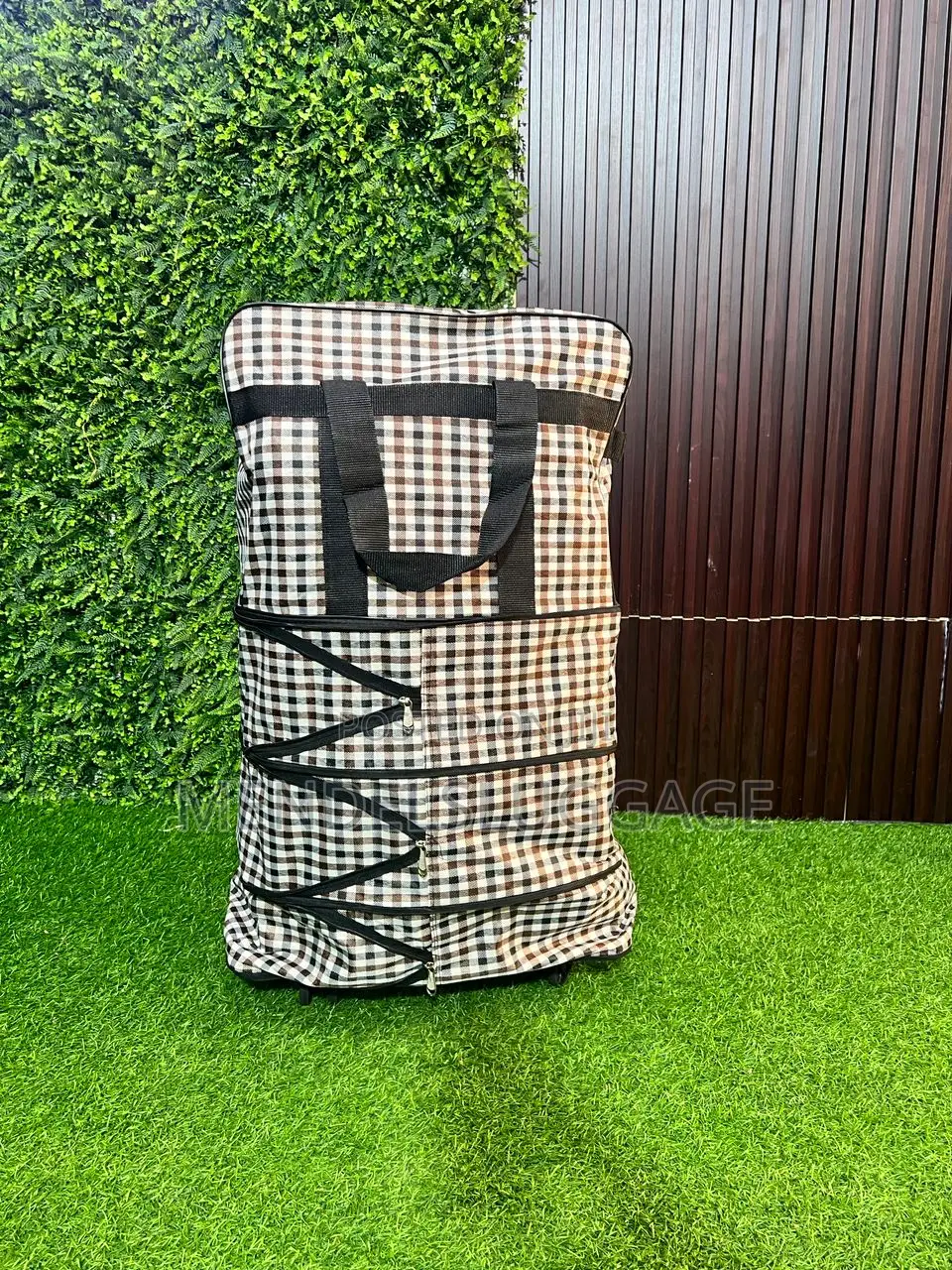 Large Expandable Checkered Travel Bag With Wheels - Extra Space