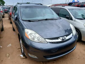 Toyota Sienna LE 8 Passenger 2010 Blue