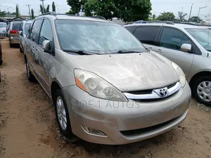 Toyota Sienna XLE Limited AWD 2006 Gold