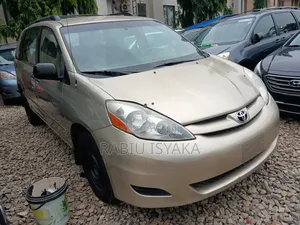 Toyota Sienna 2008 Gold