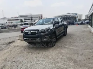 New Toyota Hilux 2025 Black