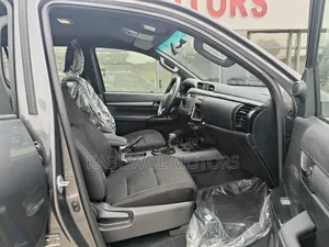 New Toyota Hilux 2025 Black