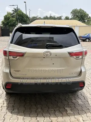 Toyota Highlander XLE 4dr SUV AWD (3.5L 6cyl 6A) 2015 Gold