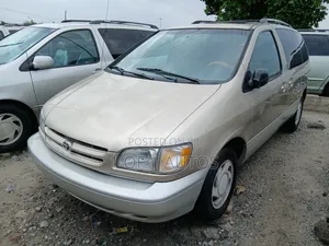 Toyota Sienna LE & 1 hatch 2000 Gold