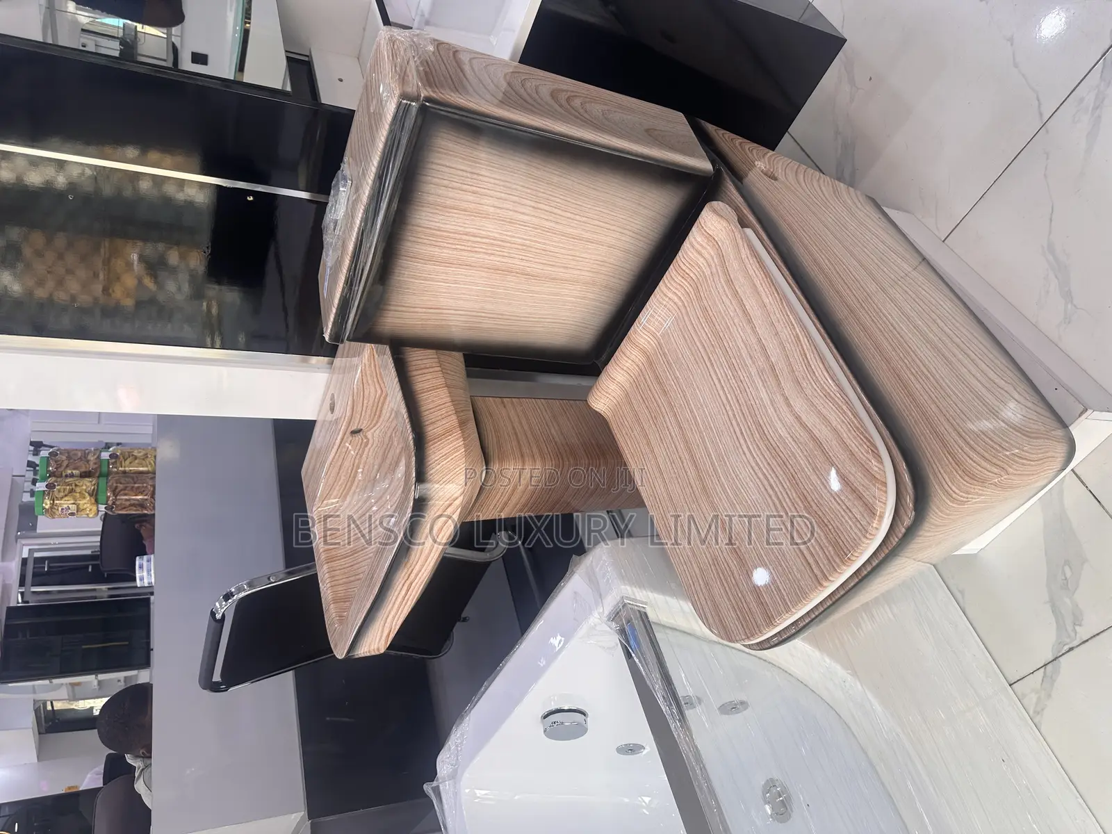 Wood -Patterned Toilet Set .