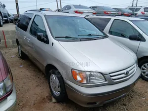 Toyota Sienna LE & 1 hatch 2000 Silver