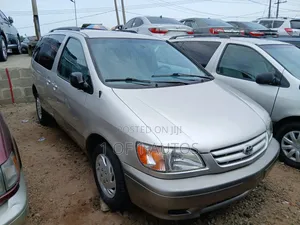 Toyota Sienna LE & 1 hatch 2000 Silver
