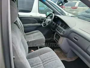 Toyota Sienna LE & 1 hatch 2000 Silver