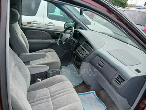 Toyota Sienna LE & 1 hatch 2000 Red