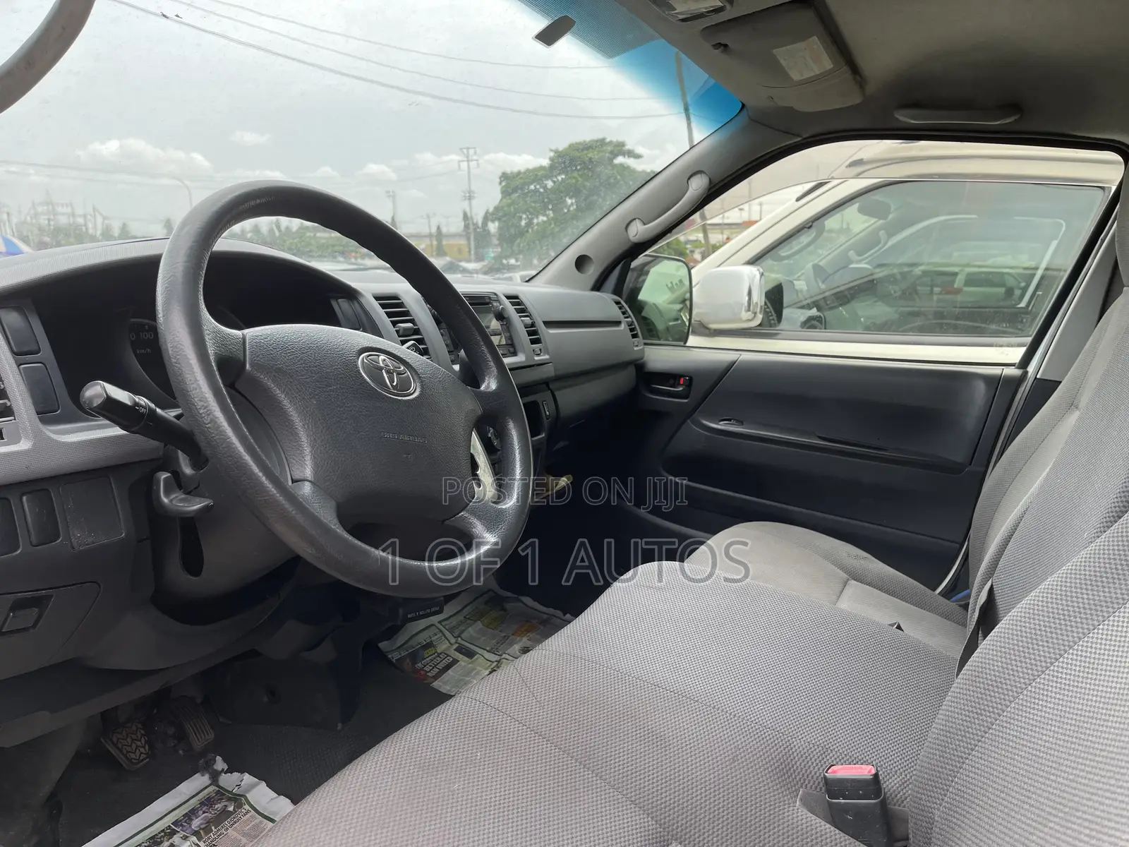 Toyota HiAce 2012 White