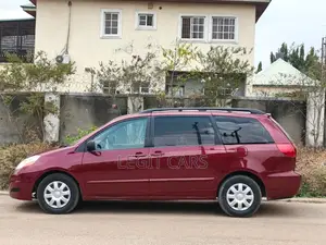 Toyota Sienna 2007 Red