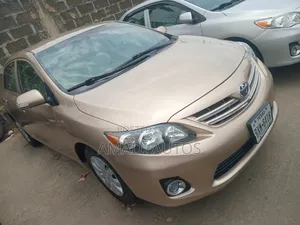 Toyota Corolla LE 4dr Sedan (1.8L 4cyl 4A) 2011 Silver