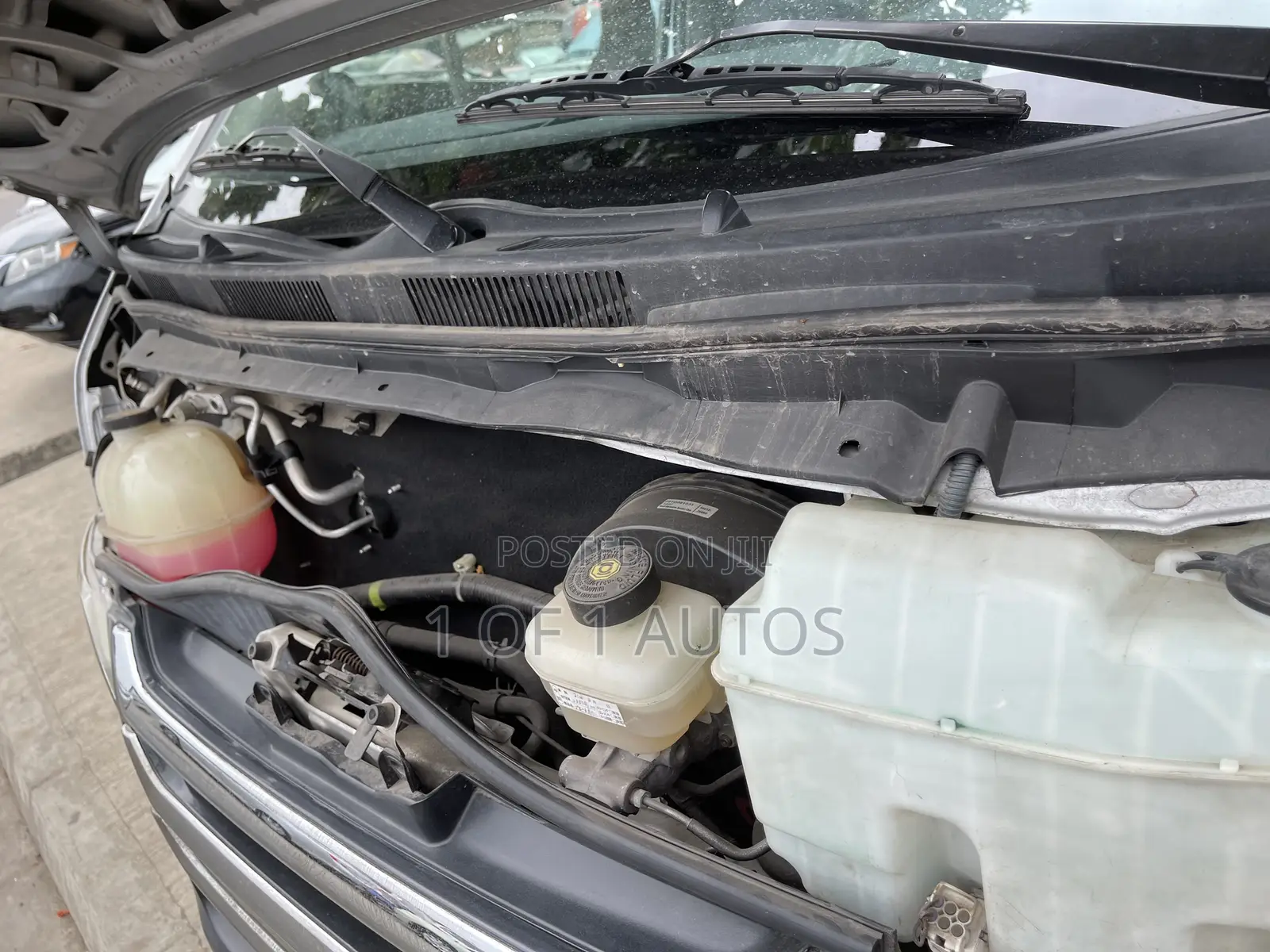 Toyota HiAce 2012 Silver