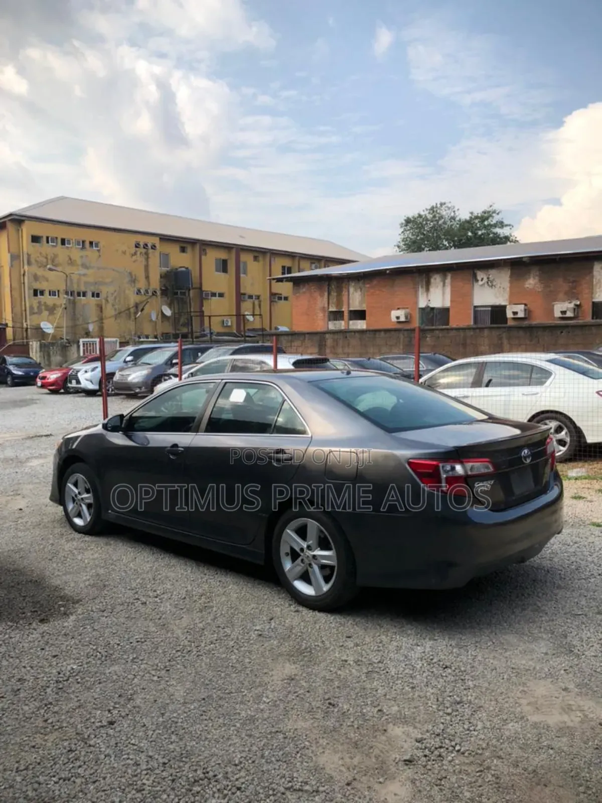 Toyota Camry SE 4dr Sedan (2.5L 4cyl 6A) 2012 Gray